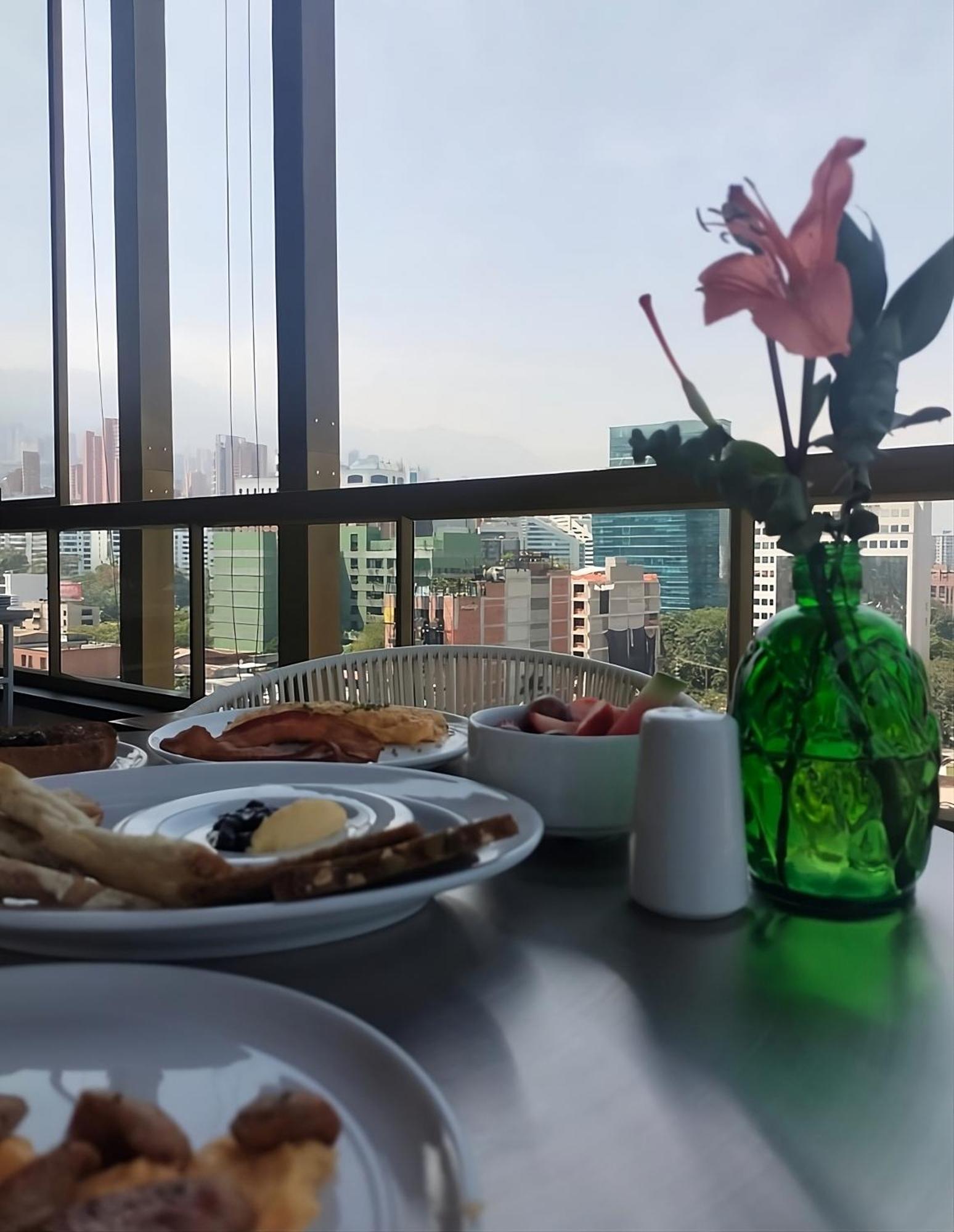 Golden Valley Hotel 메딜린 외부 사진