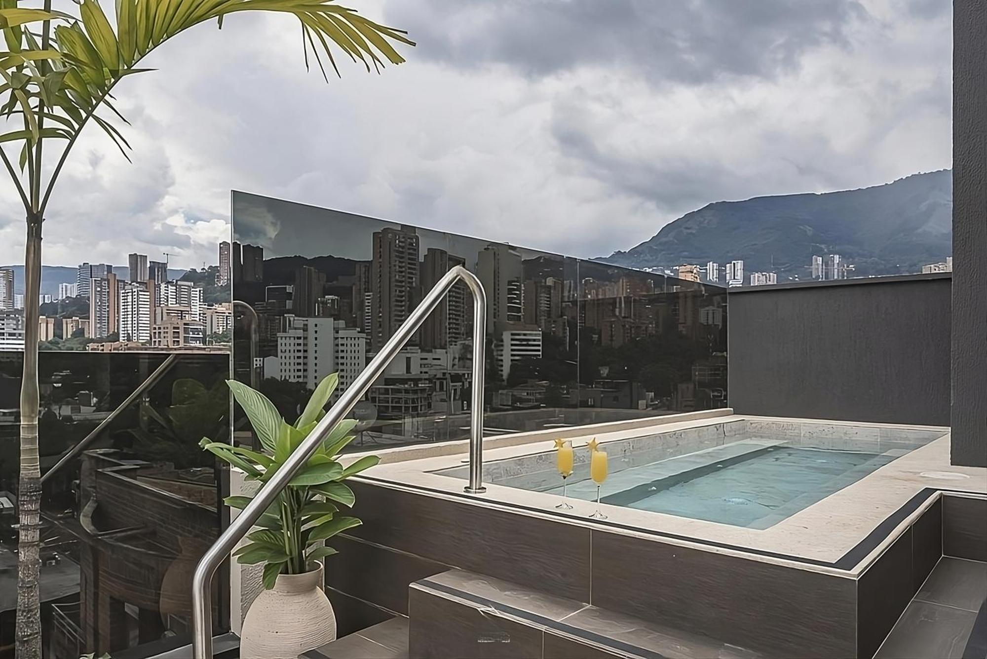Golden Valley Hotel 메딜린 외부 사진