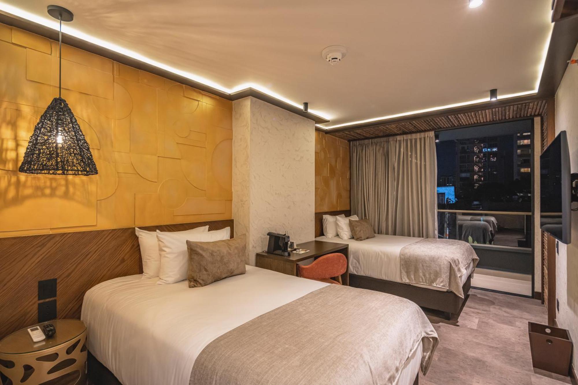 Golden Valley Hotel 메딜린 외부 사진