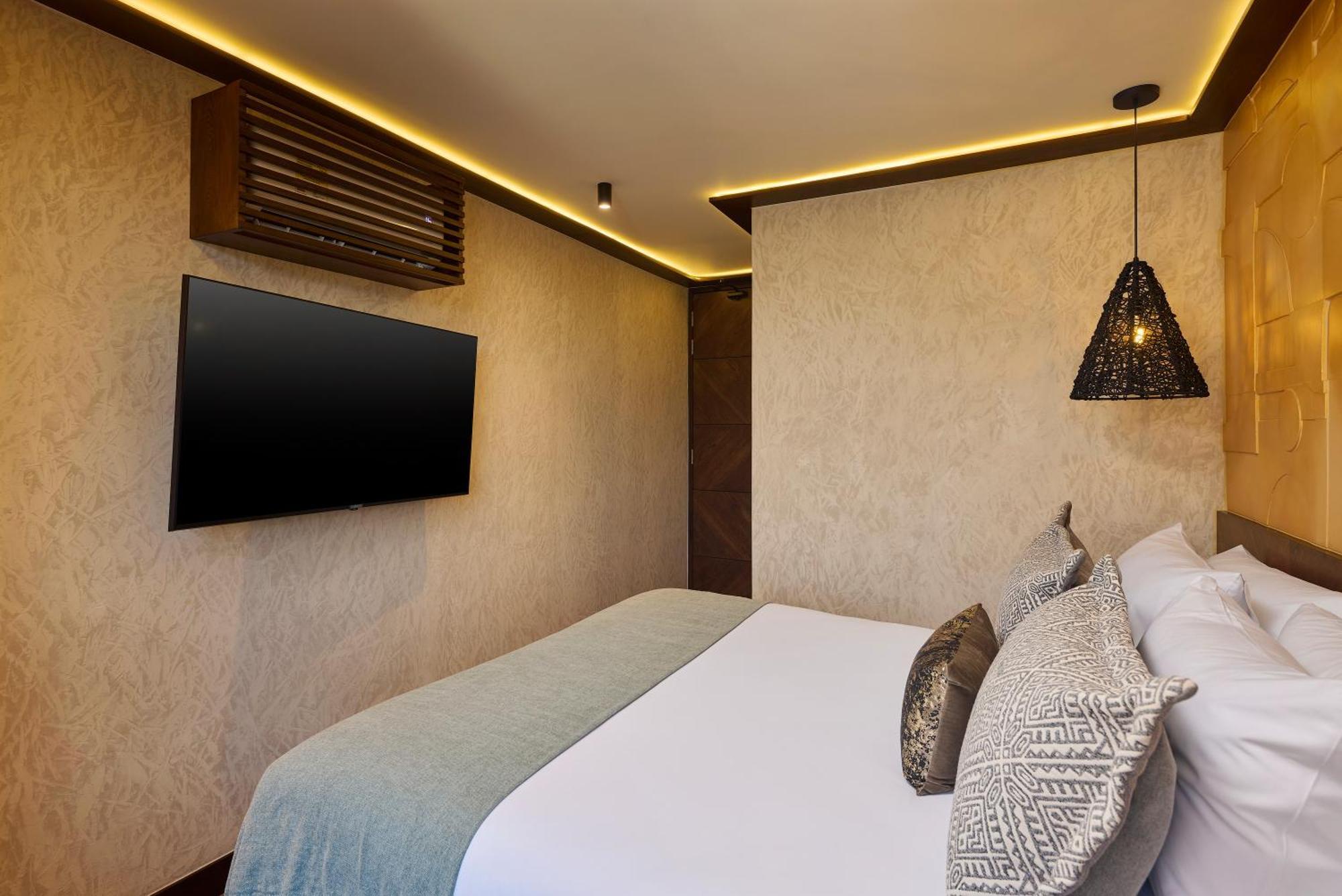 Golden Valley Hotel 메딜린 외부 사진